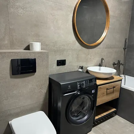 Crystal אוזהורוד